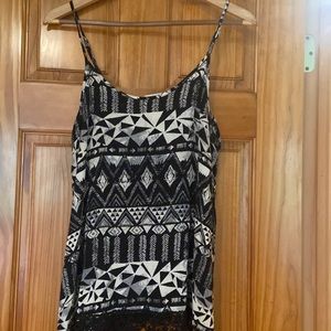 Geometric tank short size medium